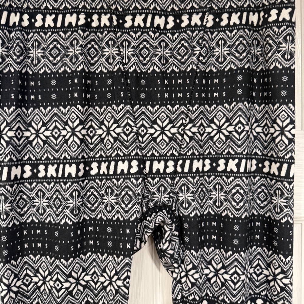 SKIMS Plush Hensley Pajama set black and white color. Top is XL NwT  bottom is L - Picture 11 of 14